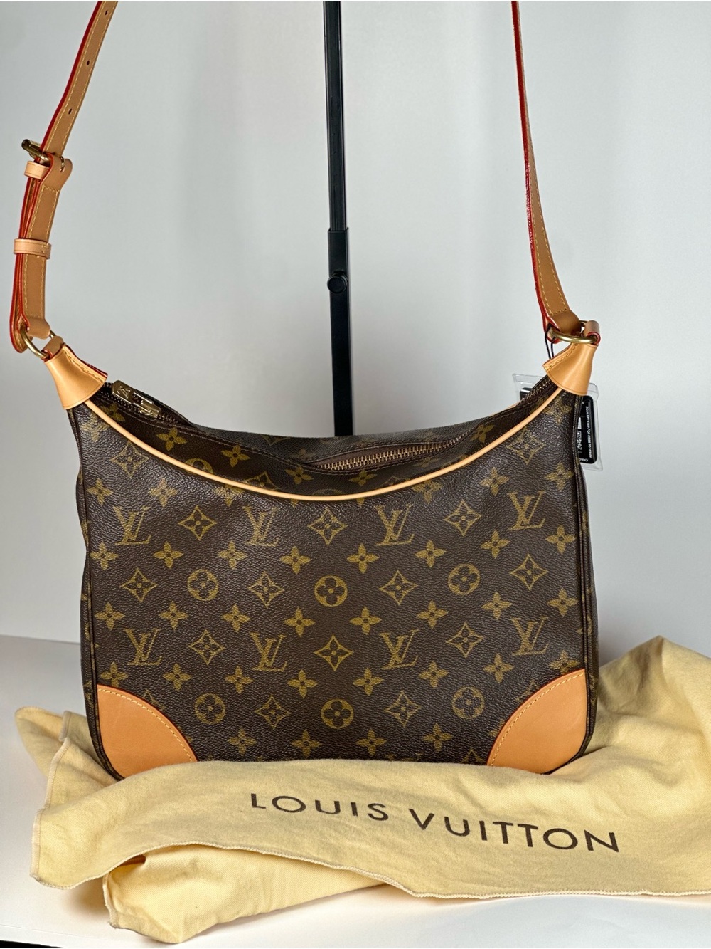 Authentic Louis Vuitton Bologne Monogram Canvas Shoulder Bag